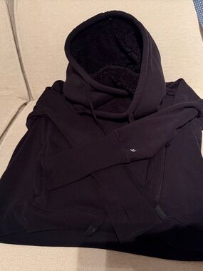 ALO Yoga Black Women's Sherpa-Lined Hoodie